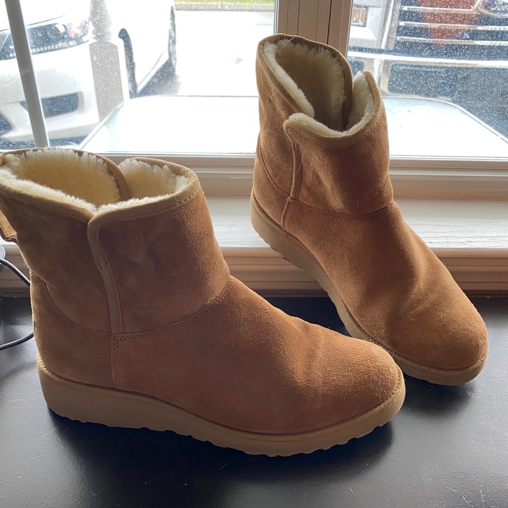 UGG